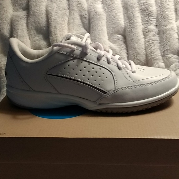 easy spirit tennis shoes sale